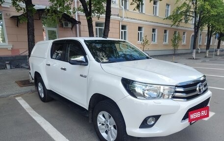 Toyota Hilux VIII, 2018 год, 2 700 000 рублей, 2 фотография