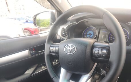 Toyota Hilux VIII, 2018 год, 2 700 000 рублей, 15 фотография