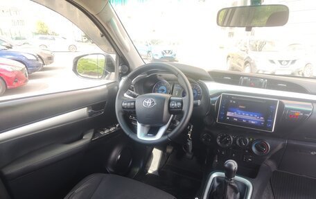 Toyota Hilux VIII, 2018 год, 2 700 000 рублей, 17 фотография