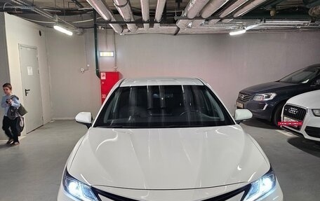 Toyota Camry, 2021 год, 3 850 000 рублей, 2 фотография