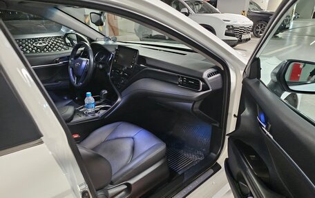 Toyota Camry, 2021 год, 3 850 000 рублей, 8 фотография