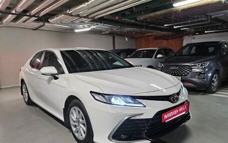 Toyota Camry, 2021 год, 3 850 000 рублей, 4 фотография