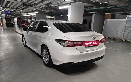 Toyota Camry, 2021 год, 3 850 000 рублей, 6 фотография