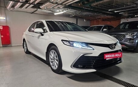 Toyota Camry, 2021 год, 3 850 000 рублей, 3 фотография