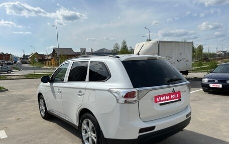 Mitsubishi Outlander III рестайлинг 3, 2012 год, 1 410 000 рублей, 6 фотография