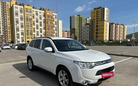 Mitsubishi Outlander III рестайлинг 3, 2012 год, 1 410 000 рублей, 2 фотография
