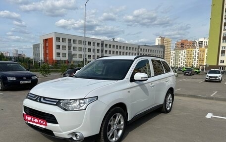 Mitsubishi Outlander III рестайлинг 3, 2012 год, 1 410 000 рублей, 8 фотография