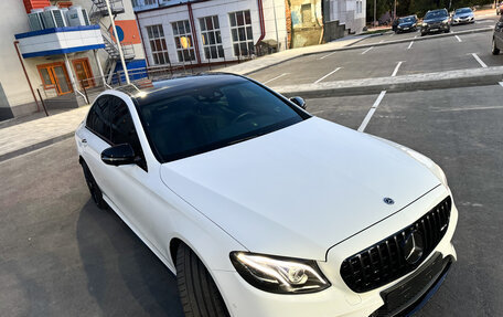 Mercedes-Benz E-Класс, 2018 год, 4 000 000 рублей, 5 фотография
