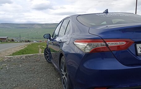 Toyota Camry, 2021 год, 3 900 000 рублей, 2 фотография