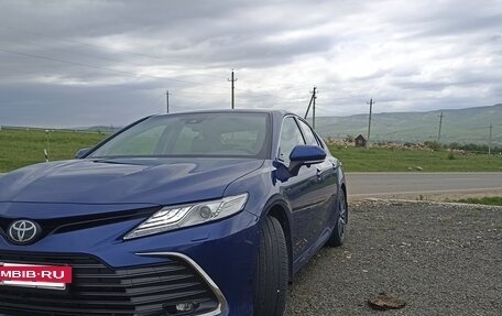 Toyota Camry, 2021 год, 3 900 000 рублей, 5 фотография