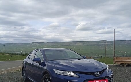 Toyota Camry, 2021 год, 3 900 000 рублей, 4 фотография