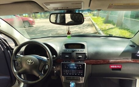 Toyota Avensis III рестайлинг, 2004 год, 960 000 рублей, 3 фотография