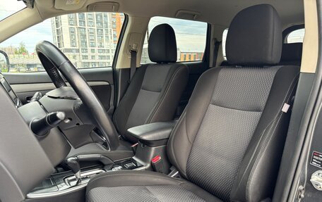 Mitsubishi Outlander III рестайлинг 3, 2018 год, 2 250 000 рублей, 10 фотография