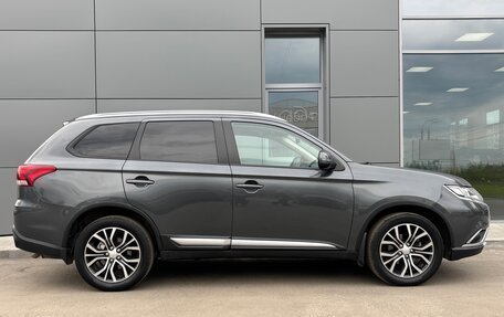 Mitsubishi Outlander III рестайлинг 3, 2018 год, 2 250 000 рублей, 4 фотография