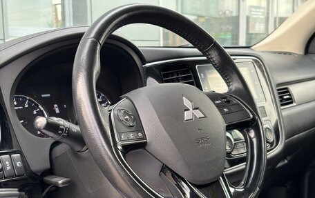 Mitsubishi Outlander III рестайлинг 3, 2018 год, 2 250 000 рублей, 9 фотография