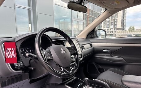 Mitsubishi Outlander III рестайлинг 3, 2018 год, 2 250 000 рублей, 8 фотография