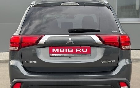 Mitsubishi Outlander III рестайлинг 3, 2018 год, 2 250 000 рублей, 6 фотография