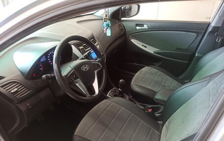 Hyundai Solaris II рестайлинг, 2011 год, 610 000 рублей, 4 фотография