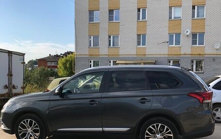 Mitsubishi Outlander III рестайлинг 3, 2018 год, 1 780 000 рублей, 4 фотография