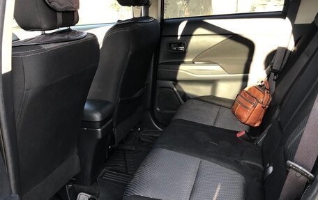 Mitsubishi Outlander III рестайлинг 3, 2018 год, 1 780 000 рублей, 8 фотография