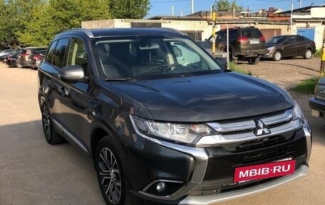 Mitsubishi Outlander III рестайлинг 3, 2018 год, 1 780 000 рублей, 2 фотография