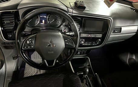 Mitsubishi Outlander III рестайлинг 3, 2018 год, 1 780 000 рублей, 11 фотография