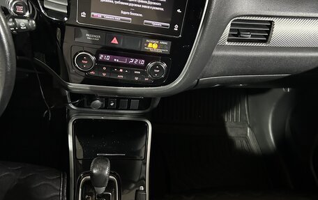 Mitsubishi Outlander III рестайлинг 3, 2018 год, 1 780 000 рублей, 12 фотография