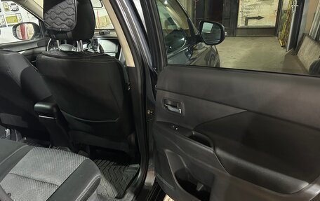 Mitsubishi Outlander III рестайлинг 3, 2018 год, 1 780 000 рублей, 16 фотография
