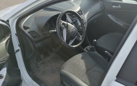 Hyundai Solaris II рестайлинг, 2015 год, 695 000 рублей, 2 фотография