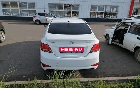 Hyundai Solaris II рестайлинг, 2015 год, 695 000 рублей, 3 фотография