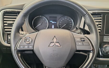 Mitsubishi Outlander III рестайлинг 3, 2018 год, 1 899 000 рублей, 18 фотография