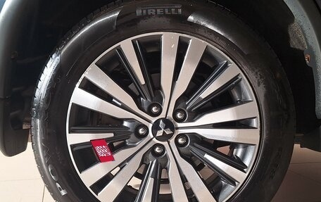 Mitsubishi Outlander III рестайлинг 3, 2018 год, 1 899 000 рублей, 9 фотография