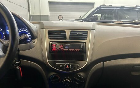 Hyundai Solaris II рестайлинг, 2015 год, 869 000 рублей, 10 фотография