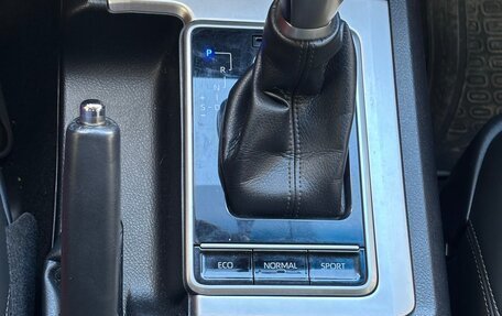 Toyota Land Cruiser Prado 150 рестайлинг 2, 2020 год, 7 350 000 рублей, 4 фотография