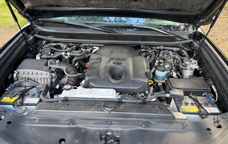 Toyota Land Cruiser Prado 150 рестайлинг 2, 2020 год, 7 350 000 рублей, 10 фотография