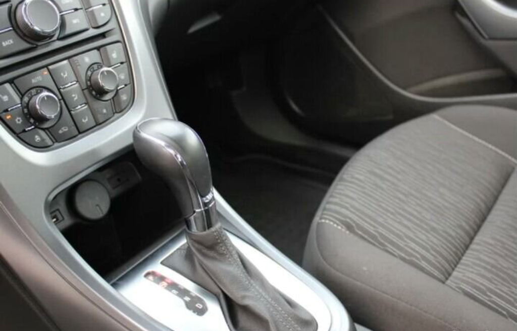 Opel Astra J рестайлинг, 2014 год, 950 000 рублей, 3 фотография