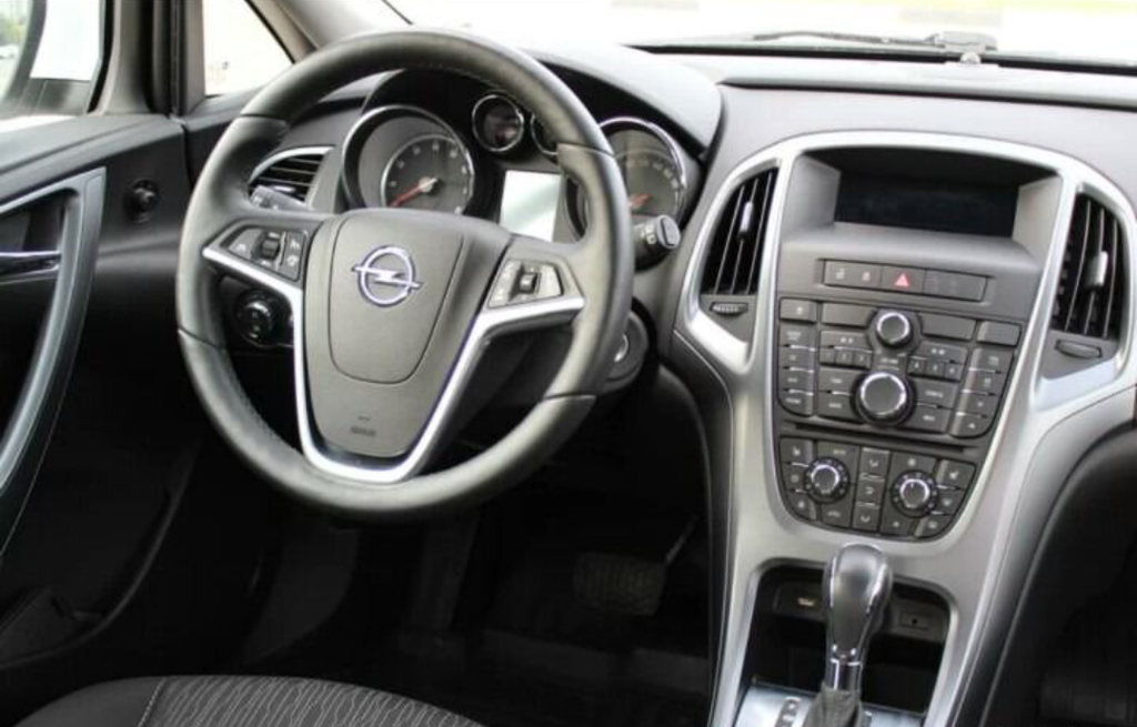 Opel Astra J рестайлинг, 2014 год, 950 000 рублей, 2 фотография