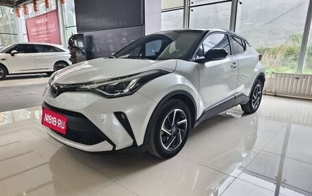 Toyota C-HR I рестайлинг, 2021 год, 1 980 000 рублей, 1 фотография