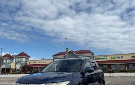 Mitsubishi Outlander III рестайлинг 3, 2014 год, 1 000 000 рублей, 2 фотография