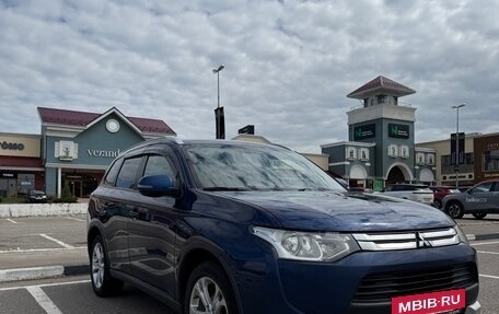 Mitsubishi Outlander III рестайлинг 3, 2014 год, 1 000 000 рублей, 3 фотография