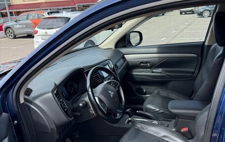 Mitsubishi Outlander III рестайлинг 3, 2014 год, 1 000 000 рублей, 16 фотография