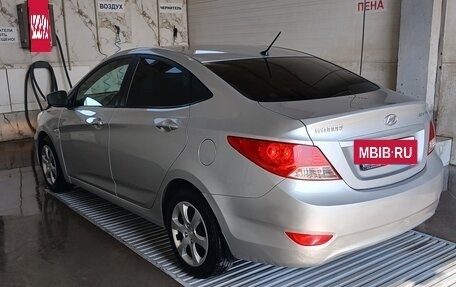 Hyundai Solaris II рестайлинг, 2013 год, 950 000 рублей, 3 фотография