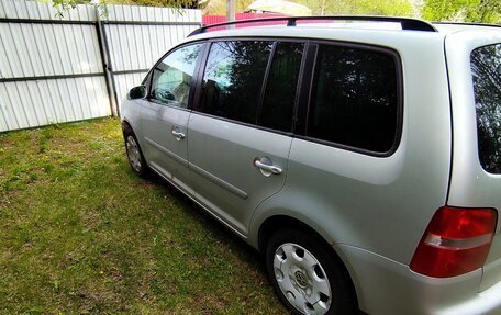 Volkswagen Touran III, 2003 год, 555 000 рублей, 4 фотография
