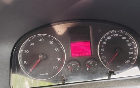 Volkswagen Touran III, 2003 год, 555 000 рублей, 21 фотография