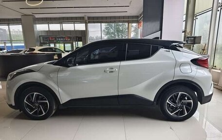 Toyota C-HR I рестайлинг, 2021 год, 1 980 000 рублей, 4 фотография