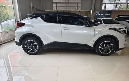 Toyota C-HR I рестайлинг, 2021 год, 1 980 000 рублей, 5 фотография