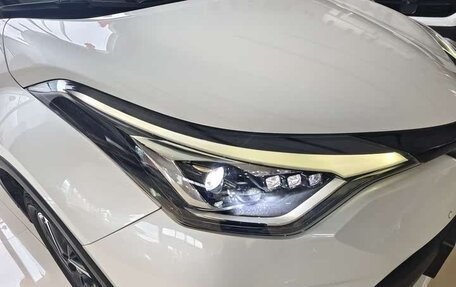 Toyota C-HR I рестайлинг, 2021 год, 1 980 000 рублей, 14 фотография
