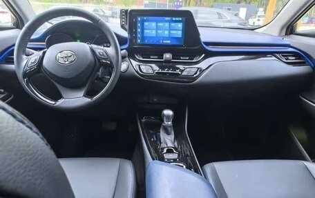Toyota C-HR I рестайлинг, 2021 год, 1 980 000 рублей, 6 фотография
