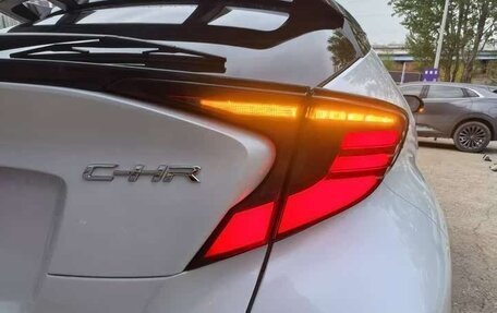 Toyota C-HR I рестайлинг, 2021 год, 1 980 000 рублей, 16 фотография