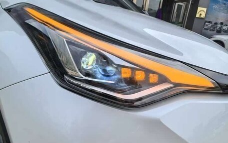 Toyota C-HR I рестайлинг, 2021 год, 1 980 000 рублей, 15 фотография
